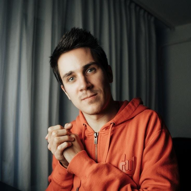 Portrait of Alex Rivera, community mentor and Italian cuisine expert